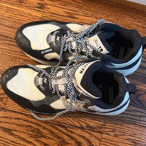 New Balance womens Black and White Sneakers size 7.5 worn twice - Picture 2 of 5